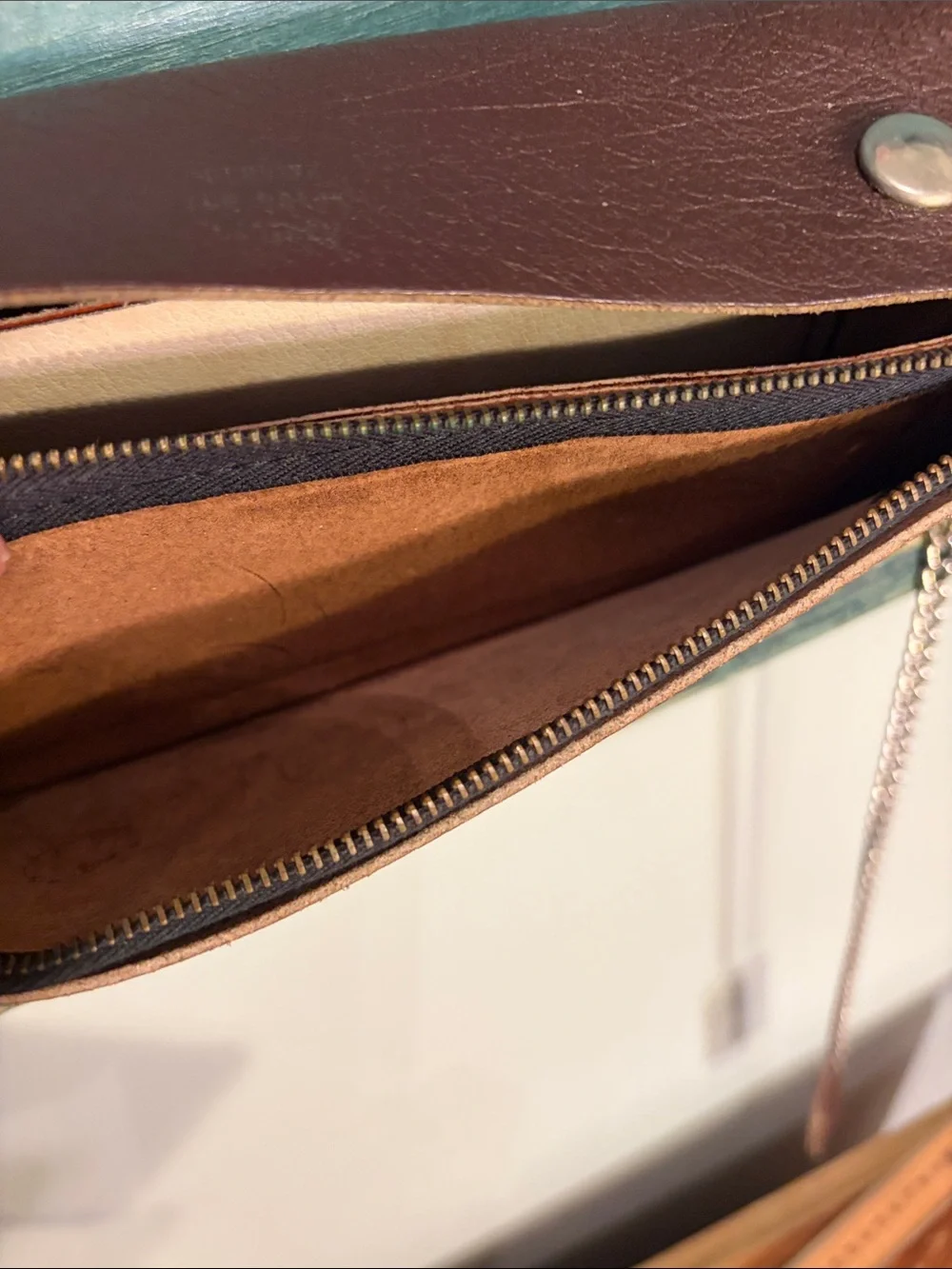 Men's Brown Leather Chain Wallet with Snap Closure